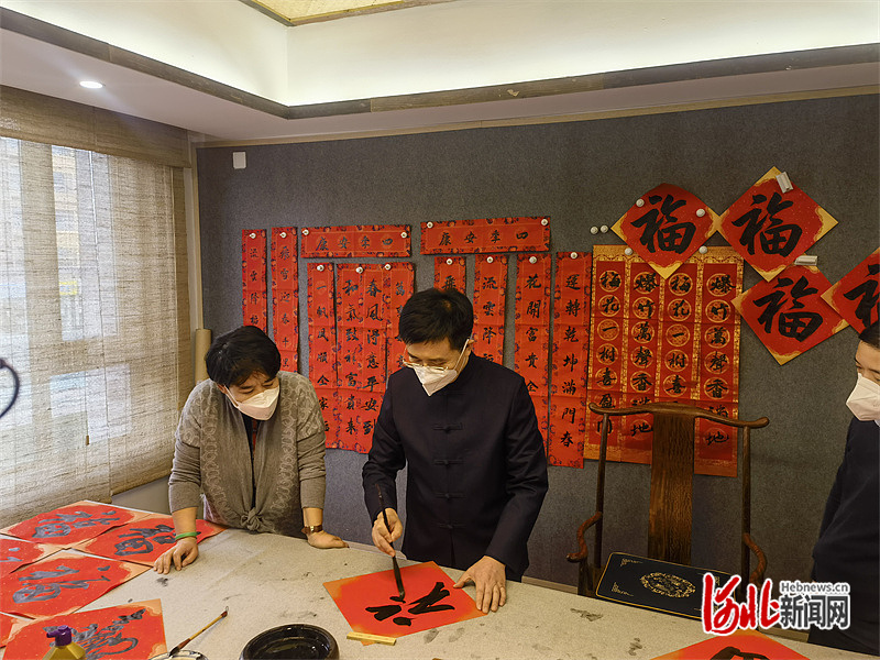 梆子聲里剪紙紅，福字潤染石家莊的溫情歲歲年年
