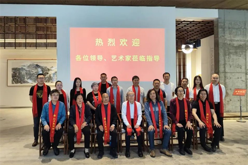 學(xué)院理事長(zhǎng)劉仁帶隊(duì)到鄭州列子美術(shù)館參加文化藝術(shù)交流活動(dòng)